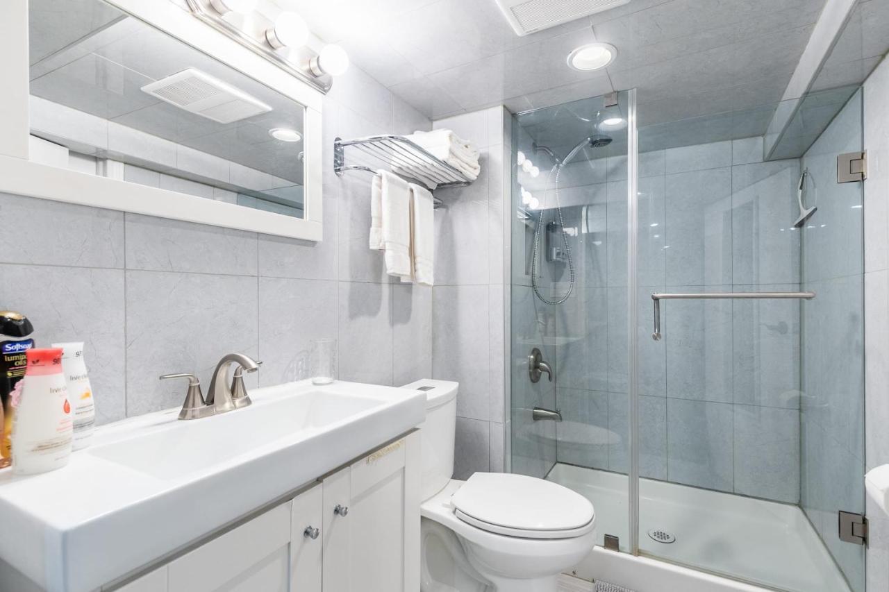 Newly Renovated - Cozy 1Br Apt With Netflix - Prime Location Toronto Eksteriør bilde