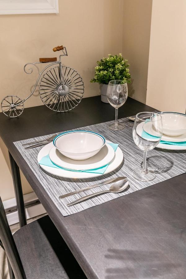 Newly Renovated - Cozy 1Br Apt With Netflix - Prime Location Toronto Eksteriør bilde